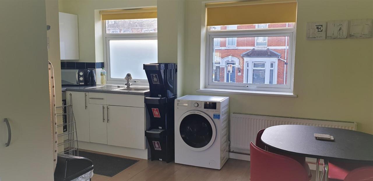 Swindon Old Town Duplex - Entercloud9Sa Apartment Bagian luar foto